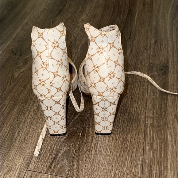 3in White and Gold Block Heel - Picture 3 of 6